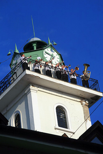 fel06_14_fanfar_bk_02_resize