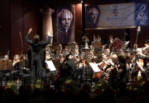 Nyit&oacute;g&aacute;la