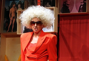 "T&uuml;nd&eacute;r-par&oacute;dia"