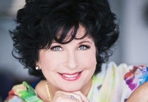 Koml&oacute;si Ildik&oacute; &uacute;j szerepk&ouml;rben