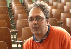 Kamaraopera és monumentalitás