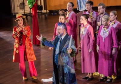 Gyermekopera vil&aacute;gsz&iacute;nvonalon