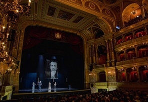 D&iacute;jkioszt&oacute; az Operah&aacute;zban