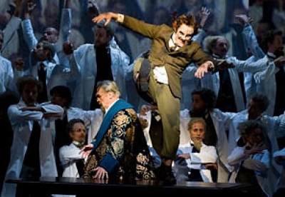 Márciusban a Scalában