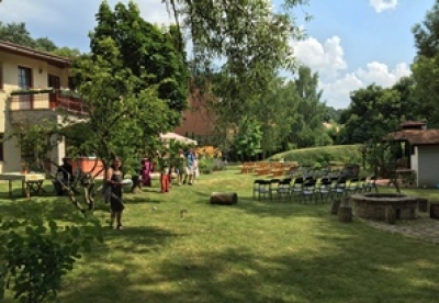 Opera-piknik az erdő szélén