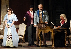 Don Pasquale &uacute;jra