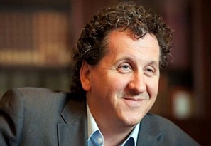 &Oacute;kov&aacute;cs megb&iacute;zott főigazgat&oacute;k&eacute;nt folytatja