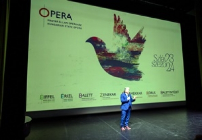 Szl&aacute;v &eacute;vad az OPER&Aacute;BAN