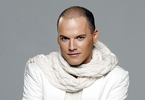 V&aacute;s&aacute;ry Andr&eacute; &uacute;j lemeze