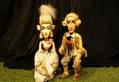 Aki hűtlen, p&oacute;rul j&aacute;r