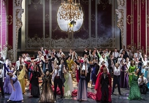 A H&aacute;bor&uacute; &eacute;s b&eacute;ke az Oper&aacute;ban