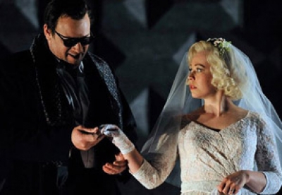 K&eacute;t opera Angli&aacute;ban