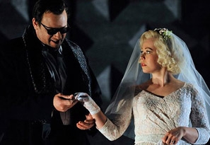 K&eacute;t opera Angli&aacute;ban