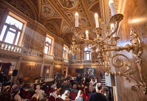 A j&ouml;vő &eacute;vad az Oper&aacute;ban